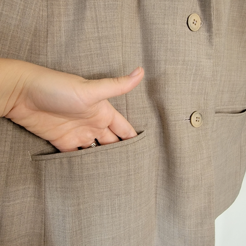 Lands' End Tan Blazer Suit Jacket Career Size 10P Uniform Coat 2 button - Picture 4 of 8